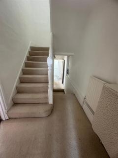 3 bedroom flat to rent, Sandycombe Road, Richmond