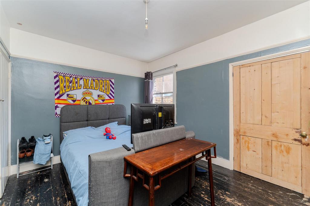 101 Studley Bed 1.jpg