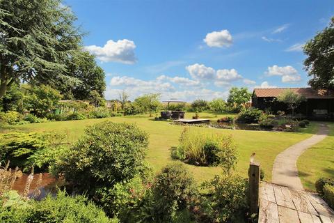 4 bedroom detached bungalow for sale, Bridge Road, Colby, Norwich