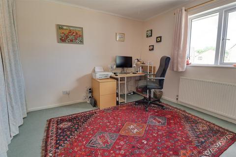 87 Unwin Road, Cheltenham, GL51 6TN