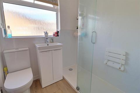 87 Unwin Road, Cheltenham, GL51 6TN
