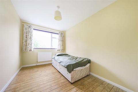 65 Gordon Road, Windsor, SL4 3RG