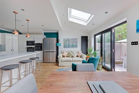21 Warwick Road, London, SE20 7YN