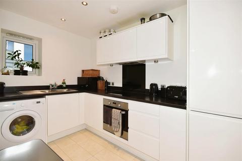 2 bedroom maisonette for sale, Hickman Avenue, London E4