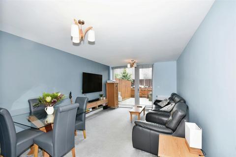 2 bedroom maisonette for sale, Hickman Avenue, London E4