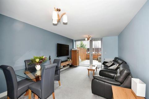 2 bedroom maisonette for sale, Hickman Avenue, London E4