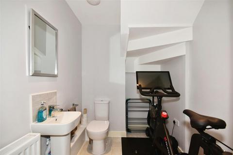 2 bedroom maisonette for sale, Hickman Avenue, London E4