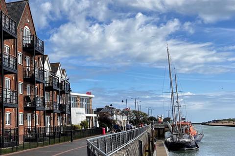 2 bedroom apartment for sale, Pier Road, Littlehampton