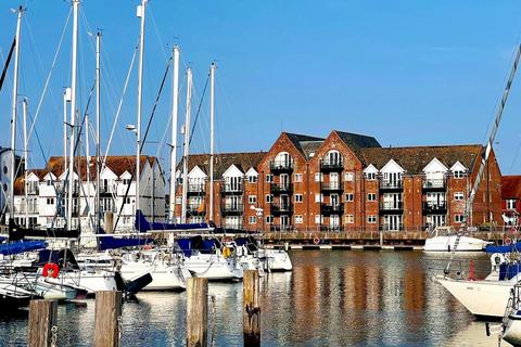 2 bedroom apartment for sale, Pier Road, Littlehampton