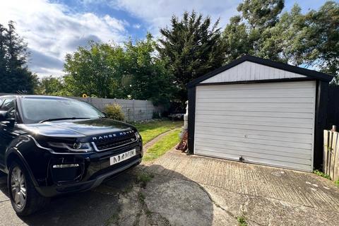 3 bedroom end of terrace house for sale, Dawlish Drive, Seven Kings