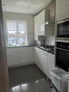 2 bedroom maisonette to rent, Laleham Avenue, Mill Hill, NW7