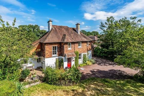 28 The Glade, Fetcham, Leatherhead, KT22 9TH
