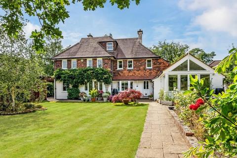 28 The Glade, Fetcham, Leatherhead, KT22 9TH