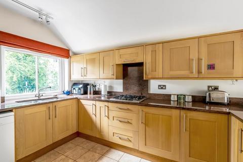 28 The Glade, Fetcham, Leatherhead, KT22 9TH