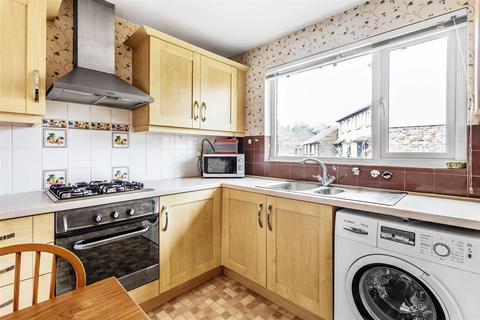 6 Crispin Close, Ashtead, KT21 1LG