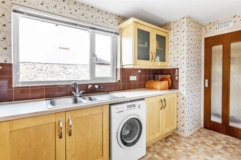 6 Crispin Close, Ashtead, KT21 1LG