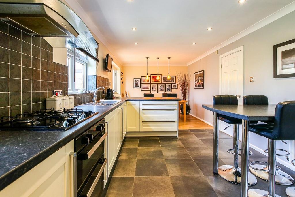 Kitchen3.jpg