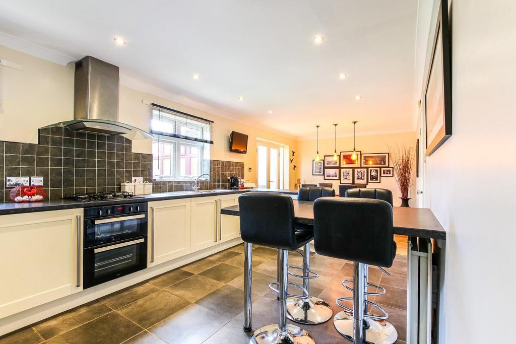 Kitchen2.jpg