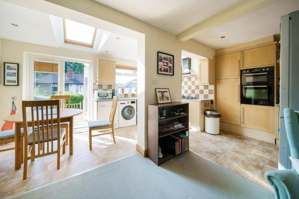 Bowood Crescent-11.jpg