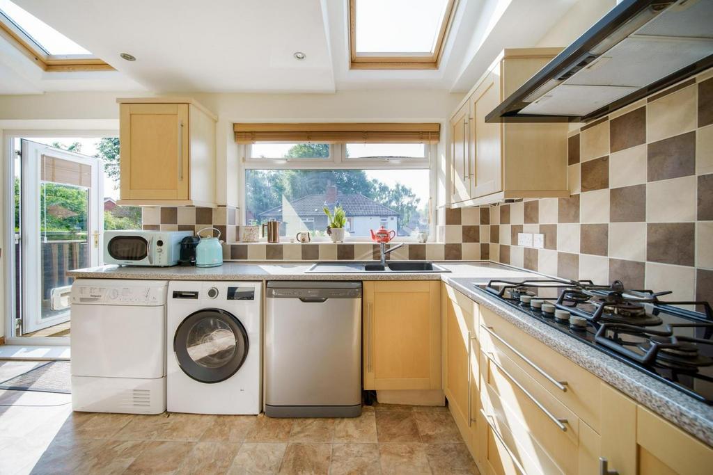 Bowood Crescent-10.jpg