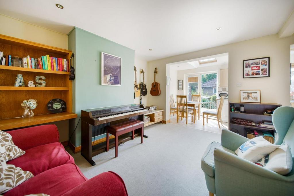 Bowood Crescent-13.jpg
