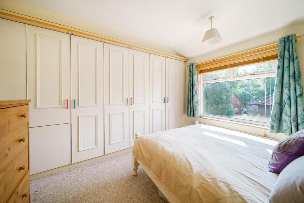 Bowood Crescent-7.jpg