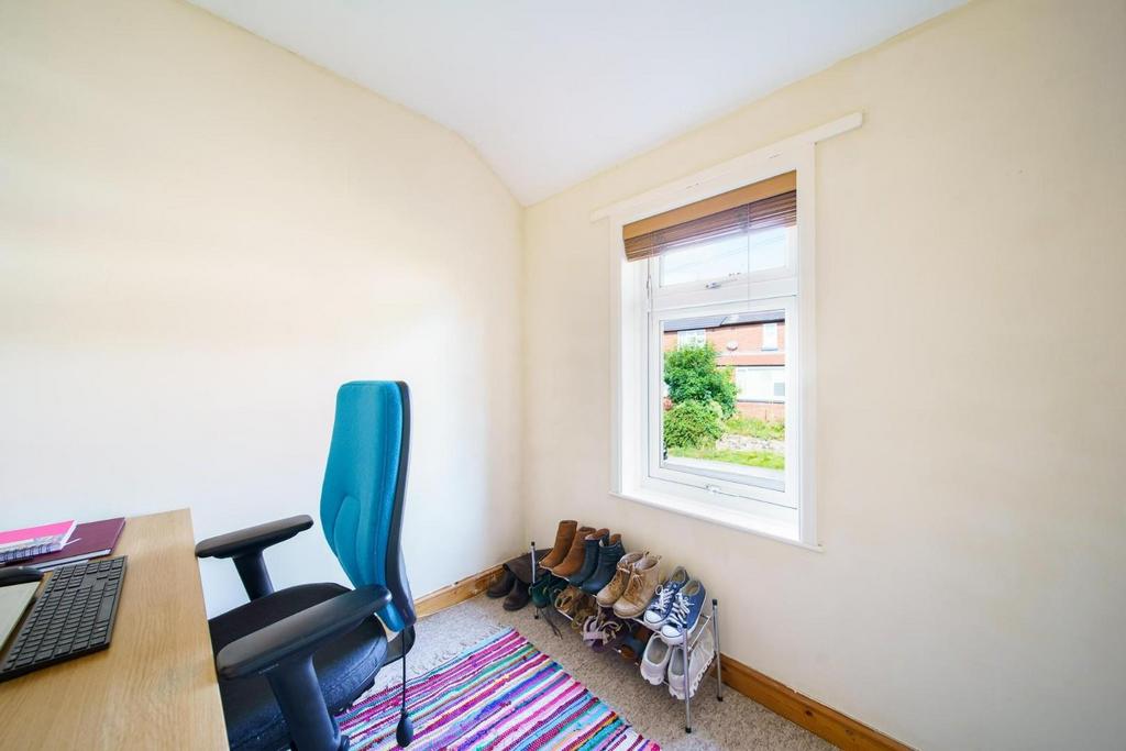 Bowood Crescent-5.jpg