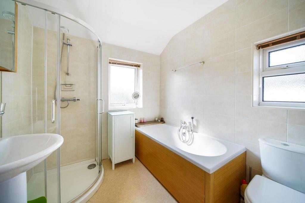 Bowood Crescent-8.jpg