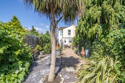 182 Central Avenue, Southend-on-sea, SS2 4EB