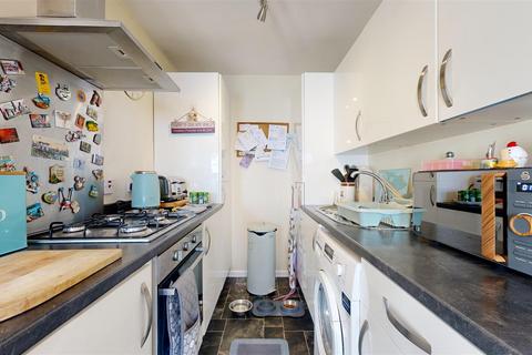 2 bedroom flat for sale, Fortuneswell, Portland