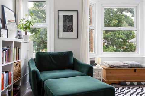 6a Darwin Road, London, W5 4BD