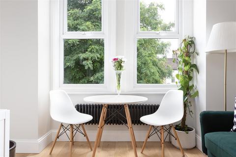 6a Darwin Road, London, W5 4BD