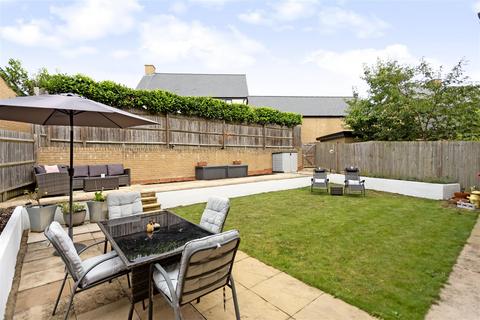 3 Giles Crescent, Uxbridge, UB10 0QL