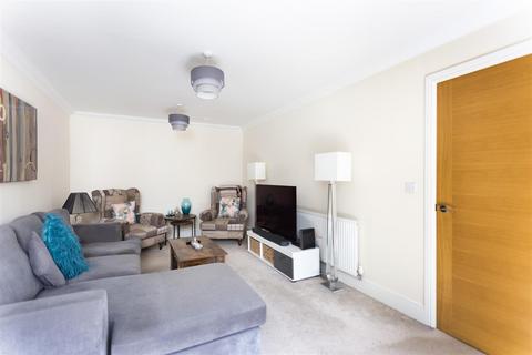 3 Giles Crescent, Uxbridge, UB10 0QL