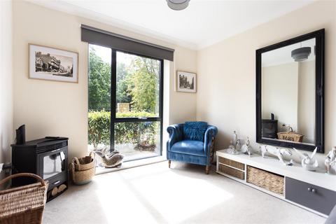 3 Giles Crescent, Uxbridge, UB10 0QL