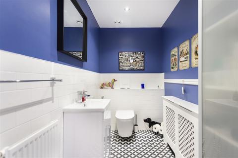 3 Giles Crescent, Uxbridge, UB10 0QL