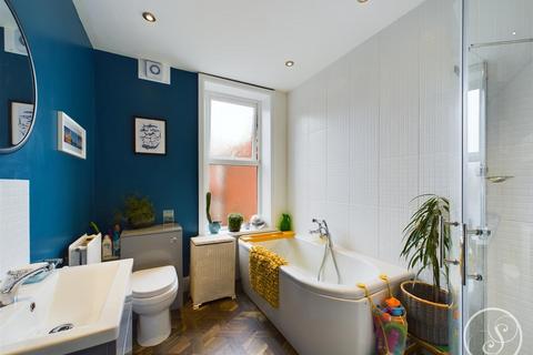 30 Bell Lane, Leeds, LS13 2LX