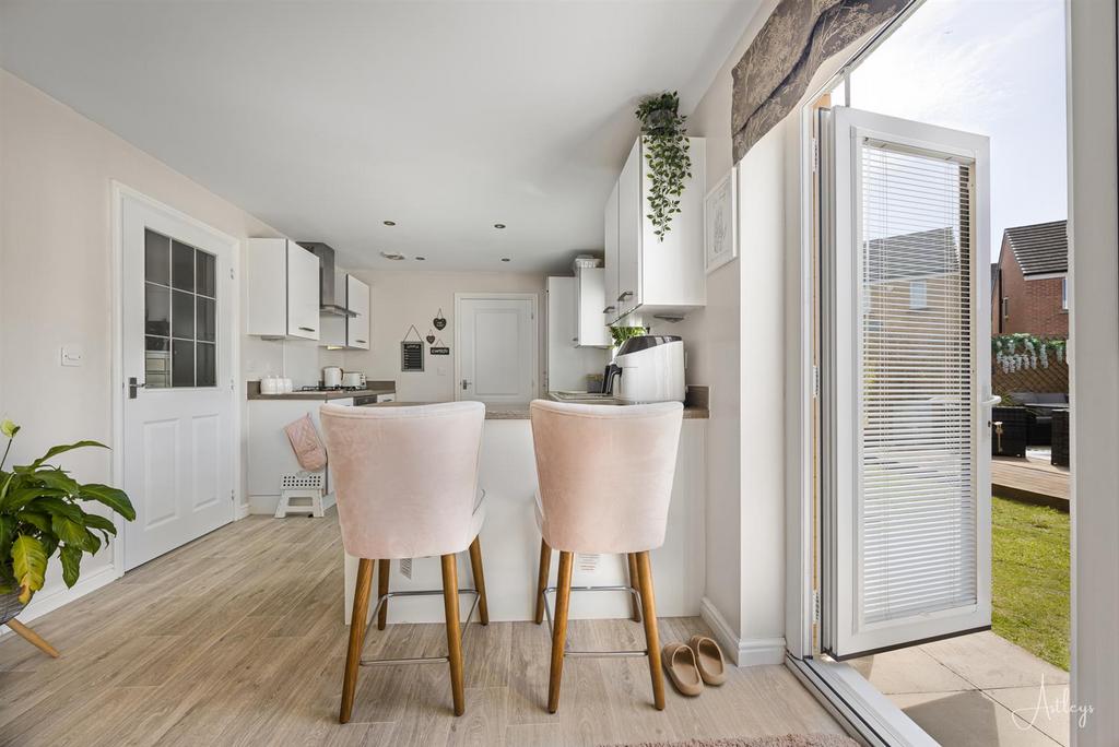 Kitchen/Dining Room