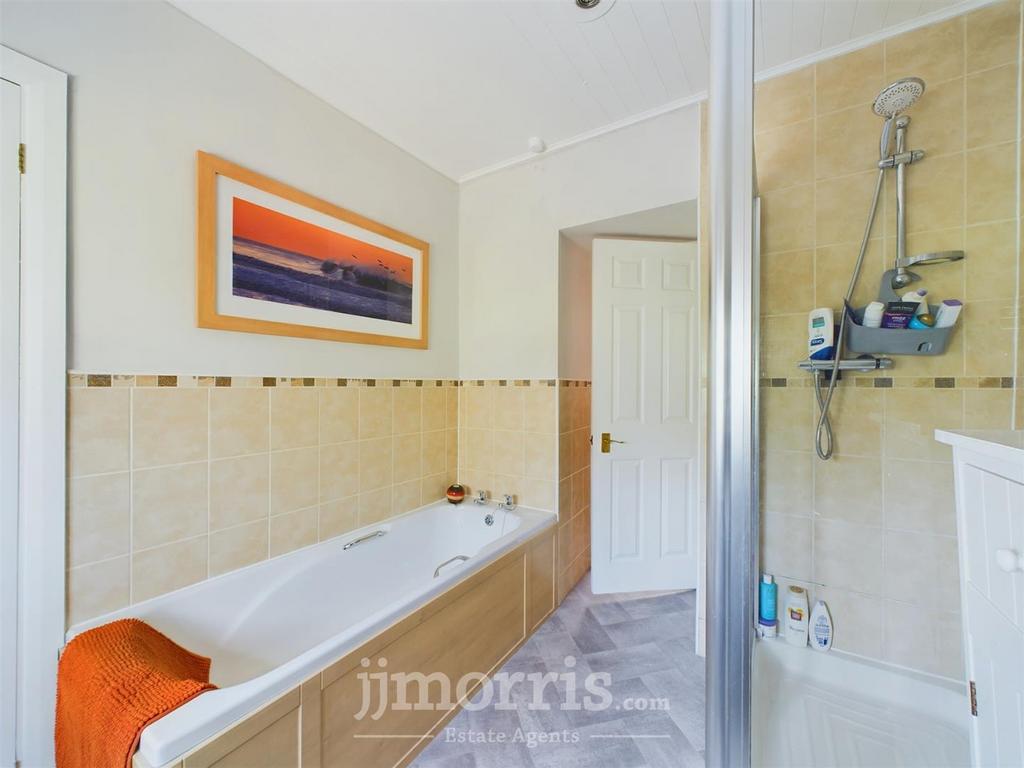 En Suite Bathroom