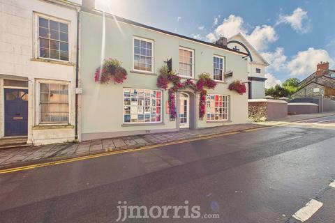 4 bedroom end of terrace house for sale, High Street, Fishguard, SA65
