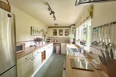 6 Castle Green, Helston, TR13 8EY
