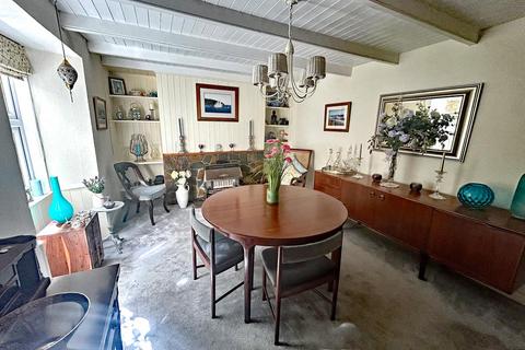 6 Castle Green, Helston, TR13 8EY