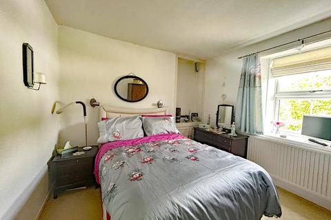 6 Castle Green, Helston, TR13 8EY