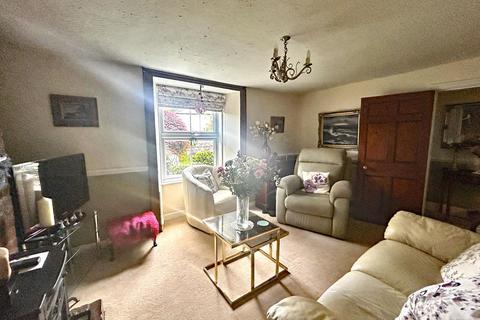 6 Castle Green, Helston, TR13 8EY