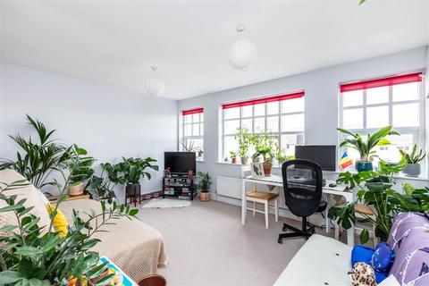 1 bedroom flat for sale, Sheen Lane, East Sheen, SW14