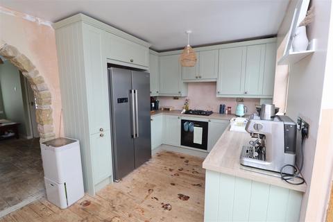 3 bedroom semi-detached house for sale, Portland Road, Doncaster DN11