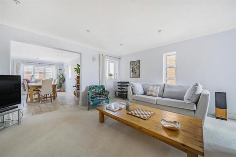 2 Jacken Close, Bognor Regis, PO22 7DU