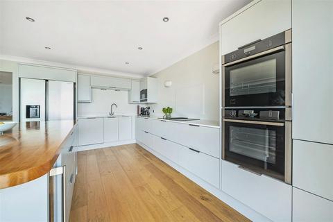 2 Jacken Close, Bognor Regis, PO22 7DU