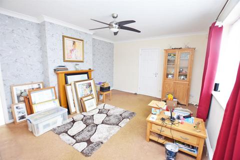 4 bedroom terraced house for sale, Mereworth Close, Rainham