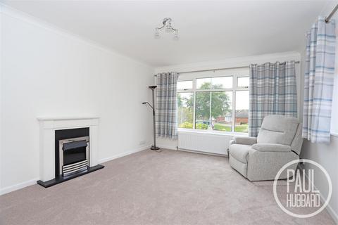 2 bedroom detached bungalow to rent, Crestview Drive, Lowestoft, NR32